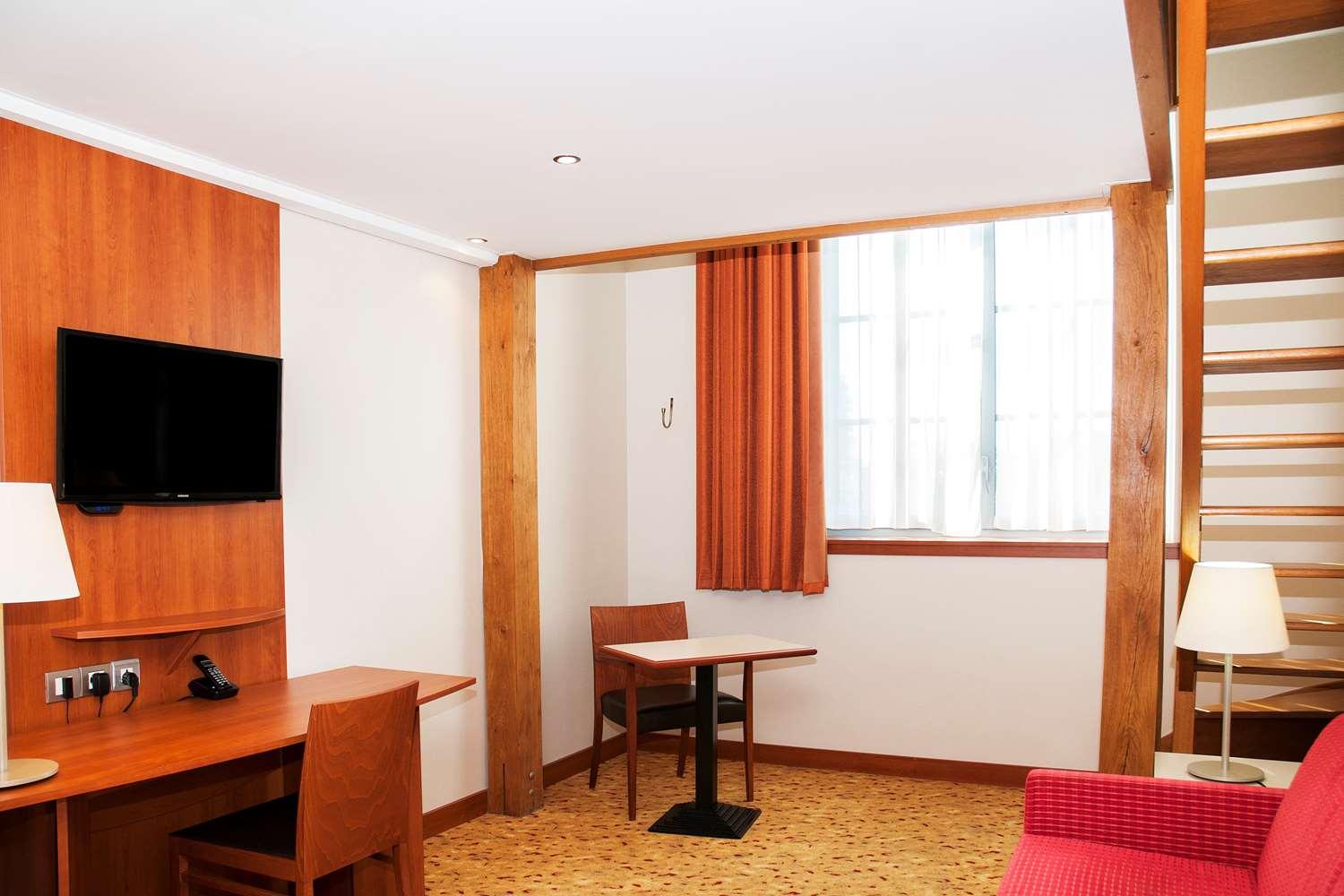 베스트웨스턴 플러스 호텔 콜베르 Châteauroux 외부 사진